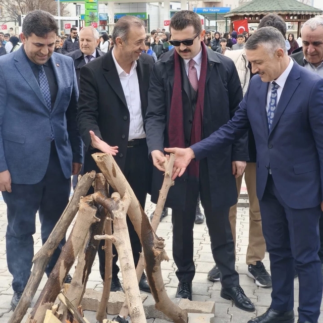 Patnos'ta baharın coşkusu: Nevruz ateşi birlik için yandı