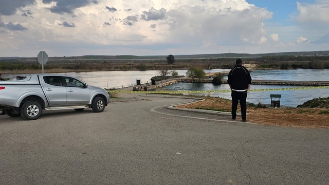 Gaziantep'te yağışlar sonrası Fırat Nehri'nde su seviyesi yükseldi
Fırat Nehri'nde artan su seviyesine karşı önlem alındı