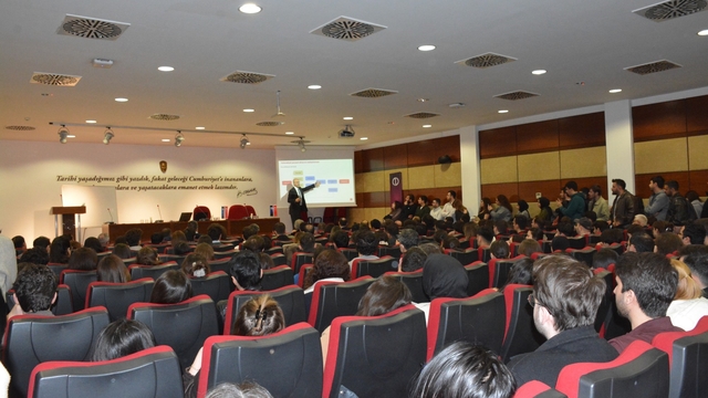 TCMB Başkan Yardımcısı Akçay: "Merkez Bankası olarak enflasyonla mücadele noktasında oldukça kritik bir süreçten geçiyoruz"
'Gelişmekte Olan Bir Ekonomide Enflasyonla Mücadele: Türkiye'den Dersler' konulu seminerde konuşan Akçay;
TCMB Başkan Yardımcısı Dr. Cevdet Akçay 'İktisat Buluşmaları'nın konuğu oldu