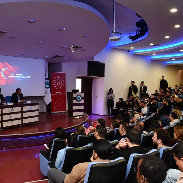 Öğrenciler İBAN dolandırıcılığı hakkında bilinçlendirildi
Eskişehir Cumhuri...