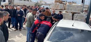 Osmaniye'de otomobil inşaat malzemelerine çarptı: 2'si ağır 3 yaralı