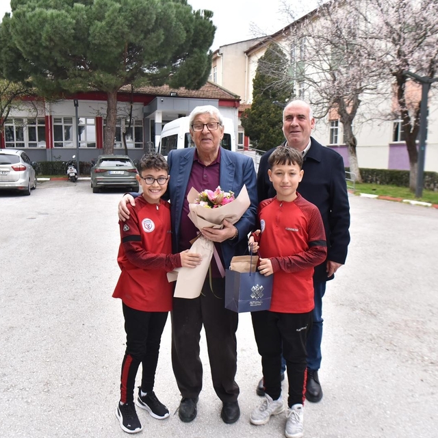 Genç Sporcular, Türk sporuna emek vermiş isimlerle buluştu
Altıeylül'de yaş...