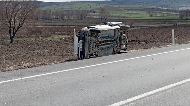 Tokat'ta kaza yapan otomobil devrildi: 3 yaralı