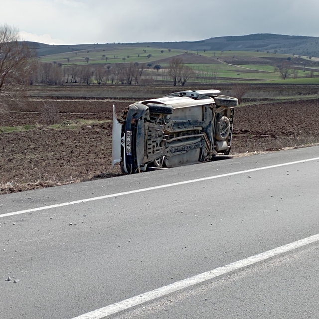 Tokat'ta kaza yapan otomobil devrildi: 3 yaralı