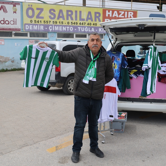 Hayatını formasını sattığı takıma adadı
Kırşehir'de 68 yaşındaki taraftarda...