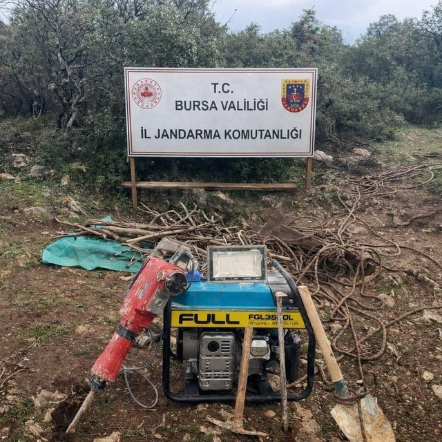 Bursa'da Jandarma 35 metrelik kaçak tüneli ortaya çıkardı