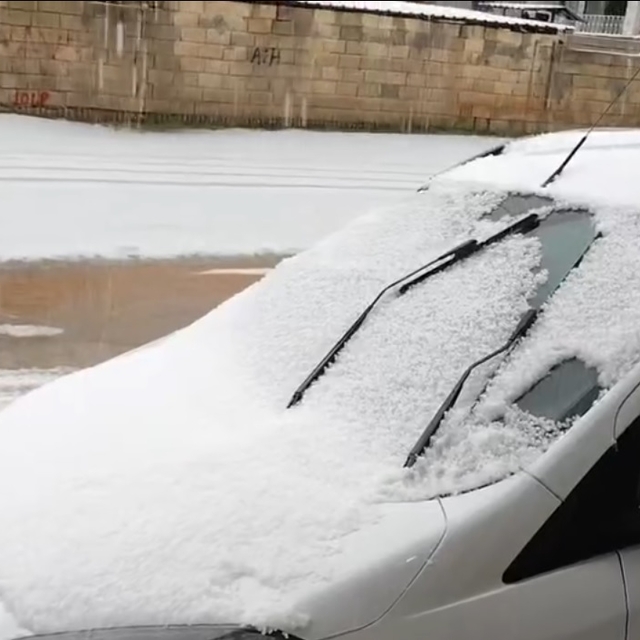 Hatay'da sağanak ve dolu nedeniyle yollar göre döndü