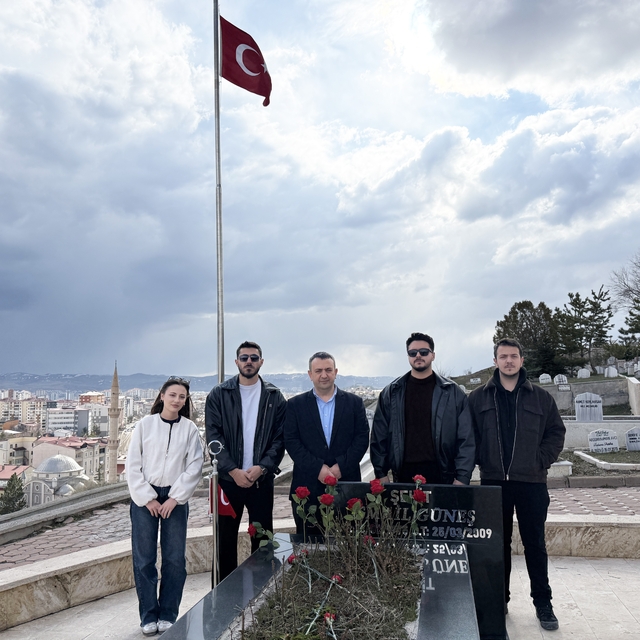 Güneş mezarı başında anıldı
BBP'nin Kurucu Genel Başkanı Muhsin Yazıcıoğlu...