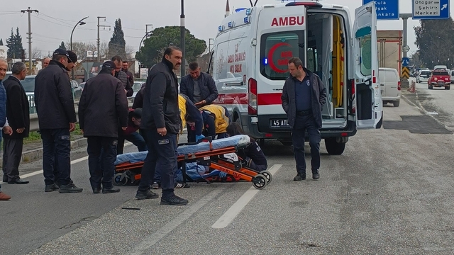 Manisa'da korku dolu anlar
Koşarak geçmek isteyen yaşlı adama minibüs çarptı