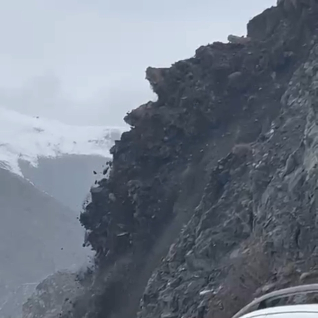 Yüksekova-Van kara yolunda korkutan görüntü
Sürücülerin ölümden döndüğü hey...