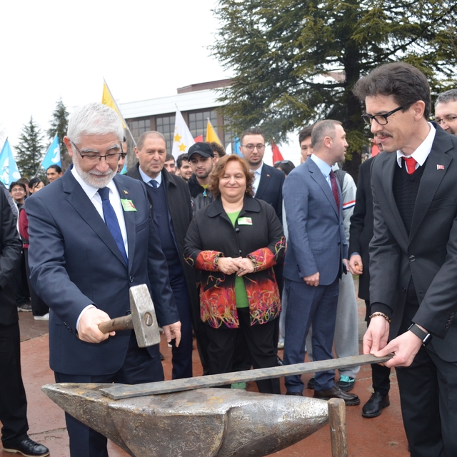 Bolu'da nevruz coşkusu: Ateş yakıldı, demir dövüldü