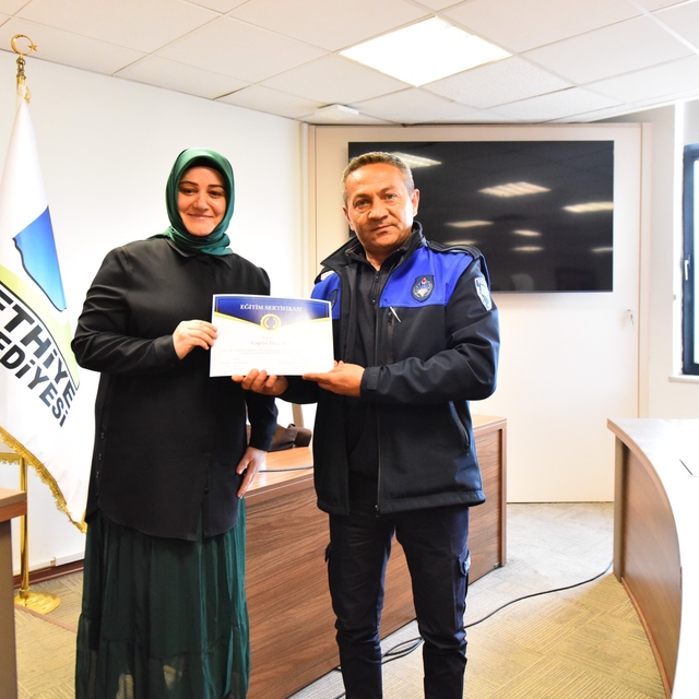 Fethiye'de "İşaret Dili" kursunu tamamlayanlara sertifikaları verildi