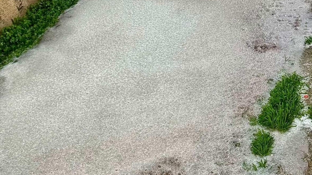 Hatay'da dolu ve sağanak yağış sonrası sel meydana geldi