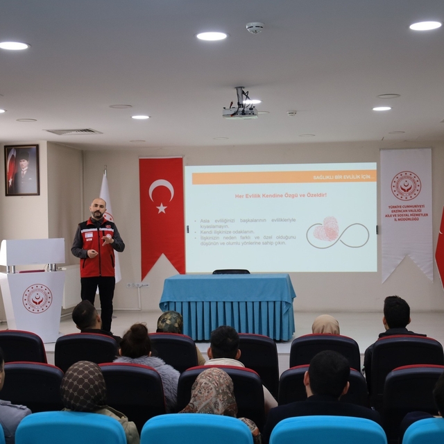 Evlenecek gençlere yönelik eğitimler sürüyor