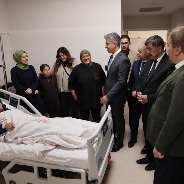 Vali Aydoğdu'dan hastalara ziyaret