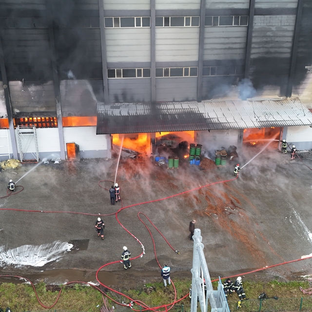 Trabzon'da fındık fabrikasında yangın (3)