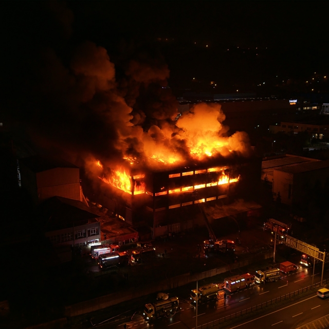 Trabzon'da fındık fabrikasında yangın (4)