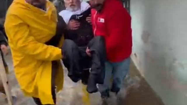 Hatay'da sağanak ve dolu nedeniyle yollar göle döndü (2)