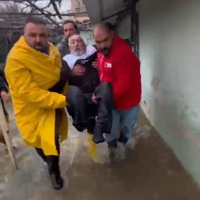 Hatay'da sağanak ve dolu nedeniyle yollar göle döndü (2)