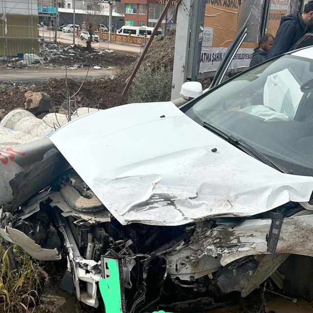 Gaziantep'te TIR ile otomobil çarpıştı: 2 yaralı