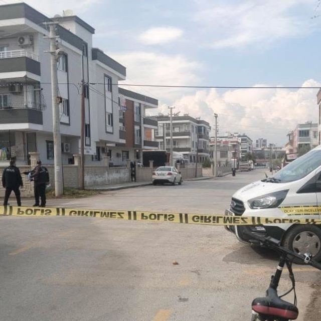 Uzaklaştırma kararını kaldırttığı kocası tarafından bıçaklanan kadın ağır y...