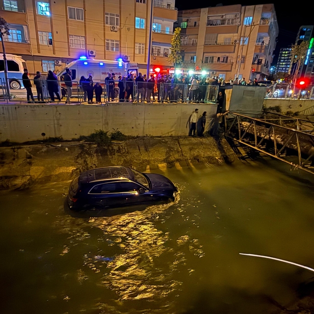 Otomobil kanala uçtu, facia ucuz atlatıldı