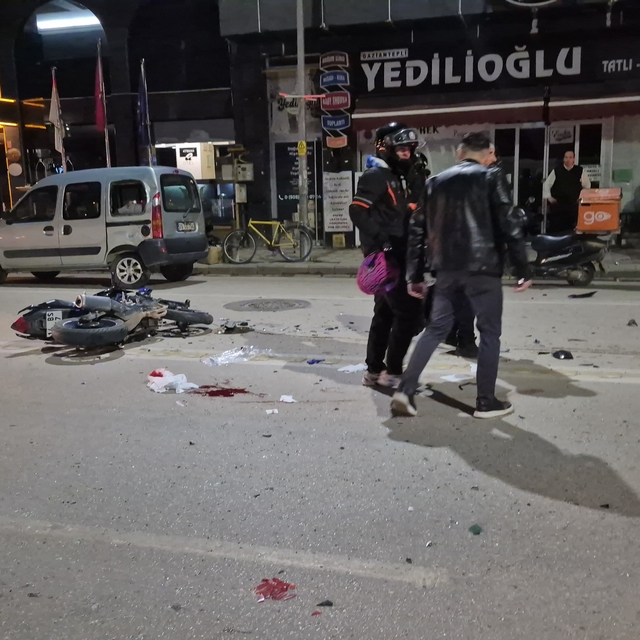 Otomobille çarpışan motosikletin sürücüsü ağır yaralandı