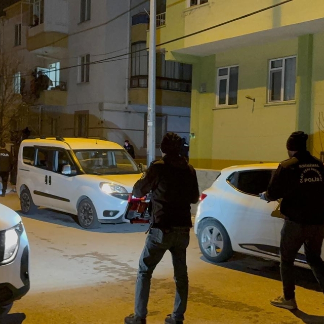 Kurşunlanan evde anne-oğul yaralandı
Kayseri'de husumetliler arasında çıkan...