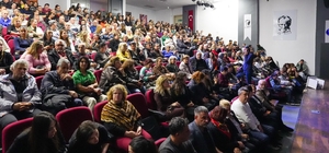 Didim’deki tiyatro oyununa ilgi yoğun oldu