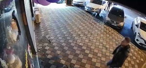 Kırılan bardak tartışmasında "Beni müşterilerin yanında rezil ediyorsun, ben yapacağımı biliyorum" diyen kadının kocası, iş yerinin camına kaldırım taşı fırlattı