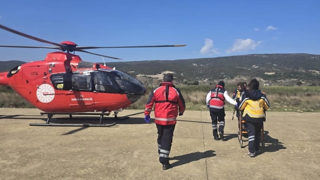 Gökçeada'da rahatsızlanan hasta helikopter ambulansla Çanakkale'ye sevk edildi