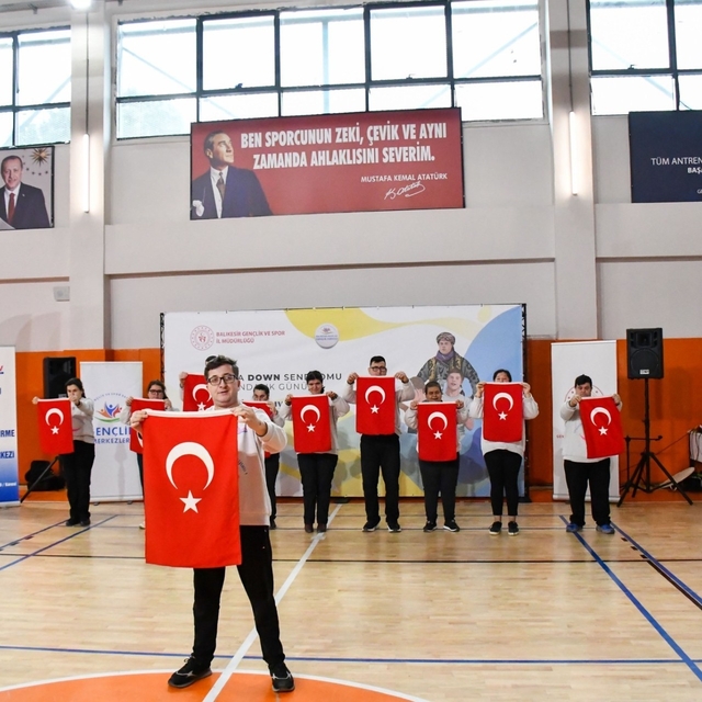 Down sendromlu gençler sporda becerilerini sergiledi