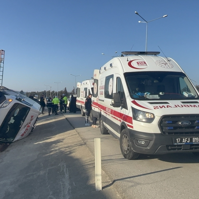 Çanakkale'de yolcu minibüsü devrildi: 8 yaralı