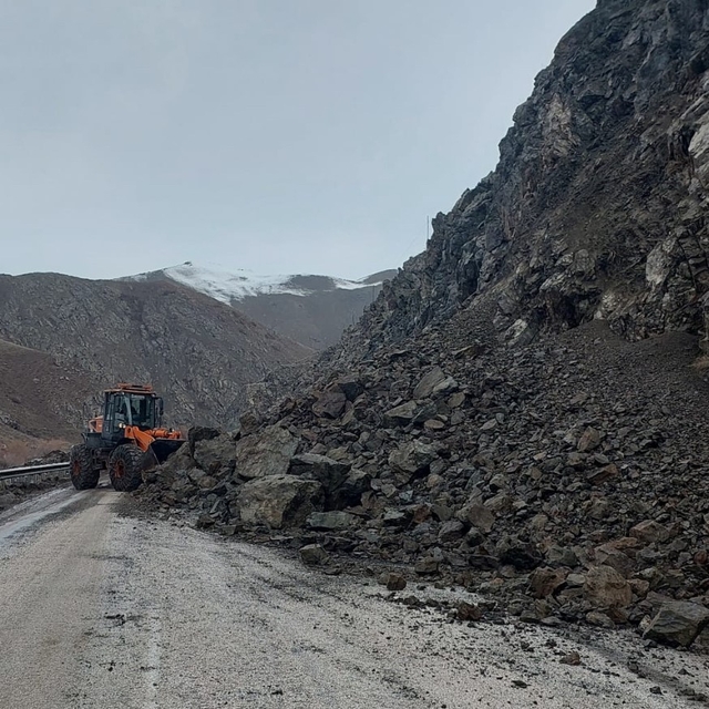 Yüksekova-Van kara yolu kontrollü şekilde geçişlere açıldı