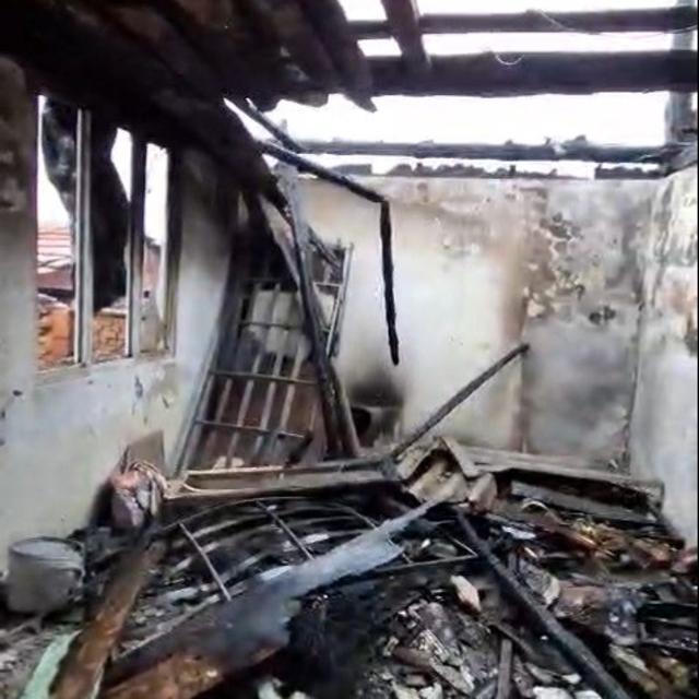 Metruk evde çıkan yangın korkuttu