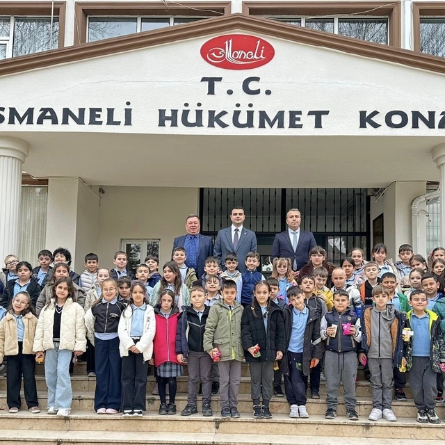 Bilecik'te öğrenciler 'Yerel Yönetimler' konusunu makamda inceledi