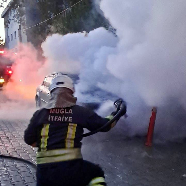 Köyceğiz'de araç yangını