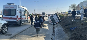 Yolcu minibüsüyle otomobil çarpıştı: 8 yaralı