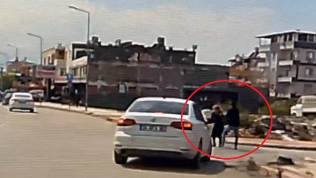 Yolda yürüyen kadının boynundaki kolyesini gasbeden şüpheli tutuklandı