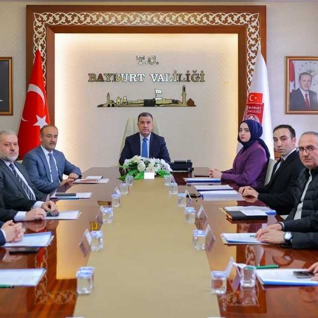 Bayburt'ta hayvanları korumaya yönelik sürdürülen çalışmalar toplantıda değ...