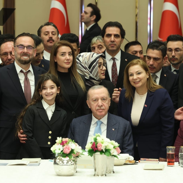 Dünya matematik şampiyonu Lina, Cumhurbaşkanı Erdoğan'dan 23 Nisan'da koltu...