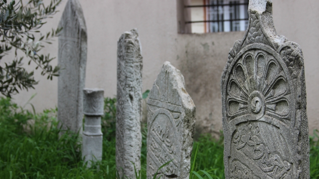 Manisa'da 500 yıllık hazireye saygısızlık
Ecdat yadigarı mezar taşları tahrip edildi