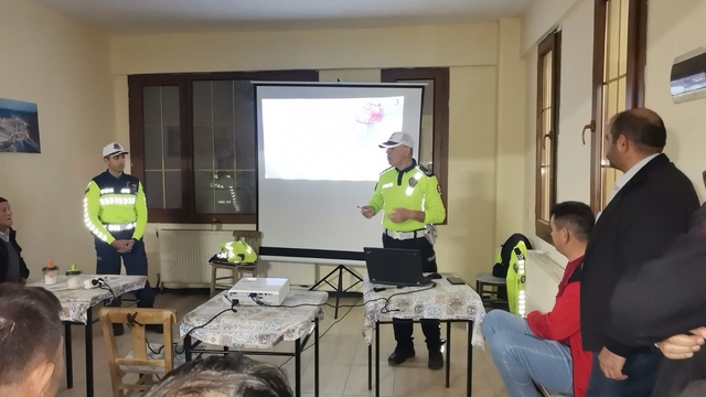 Hisarcık'ta güvenli traktör kullanımı eğitimi verildi