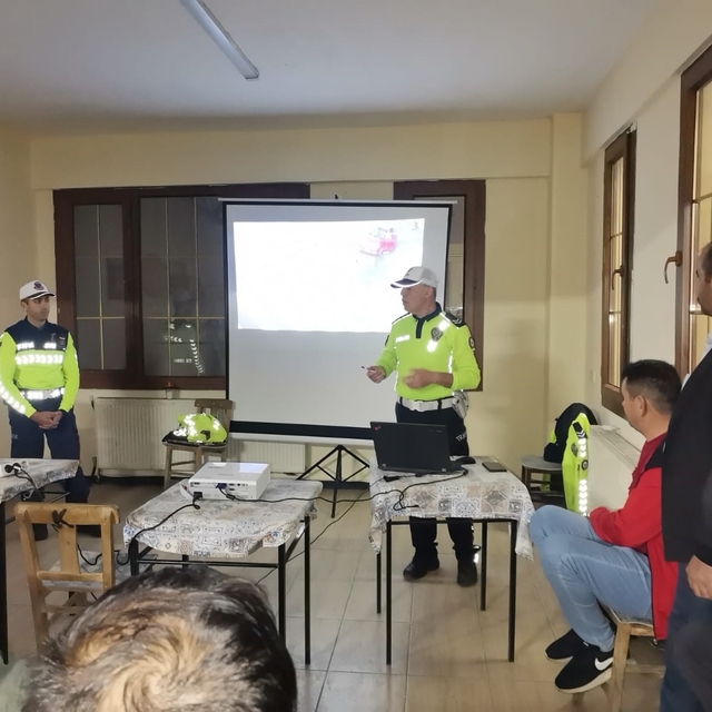 Hisarcık'ta güvenli traktör kullanımı eğitimi verildi