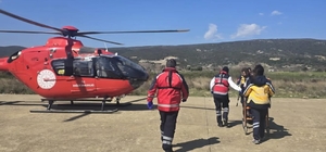 Gökçeada'da rahatsızlanan hasta helikopter ambulansla Çanakkale'ye sevk edi...