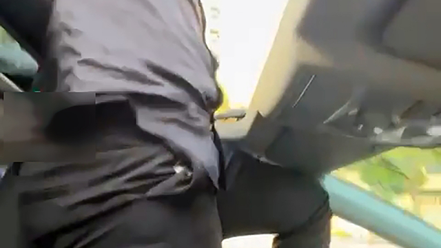 Açılır tavanından çıktığı otomobili ayağıyla kullandı: Yaptığımın yanlış olduğunun farkındayım