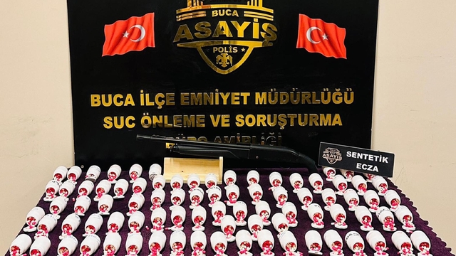 İzmir'de 4 bin 984 sentetik hap ele geçirildi