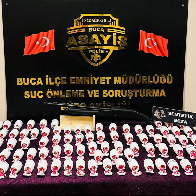 İzmir'de 4 bin 984 sentetik hap ele geçirildi