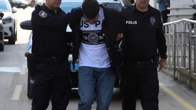 Ayağıyla araç sürdü: Ev hapsi ve her türlü motorlu araç kullanmama cezası aldı