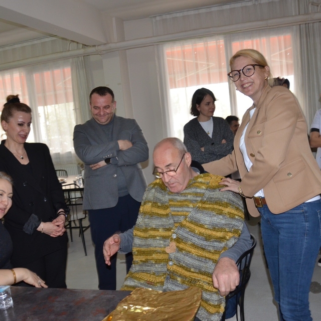 Kadın doktorlardan yaşlılara sıcacık dokunuş
Türkiye'nin dört bir yanından...